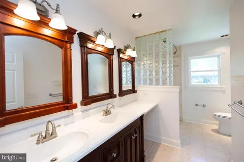Bath - 9818 Tilghman Rd, Mcdaniel, MD 21647 photo 2 of 4