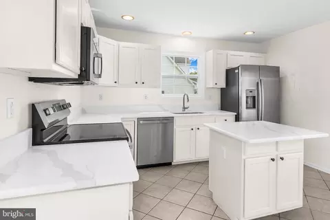 Kitchen - 3818 Marvel Dr, Trappe, MD 21673 photo 3 of 4