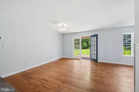 Living - 9251 Mallard Point Ct, Mcdaniel, MD 21647 photo 4 of 8