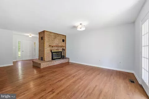Living - 9251 Mallard Point Ct, Mcdaniel, MD 21647 photo 3 of 8