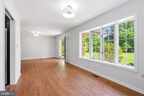 Living - 9251 Mallard Point Ct, Mcdaniel, MD 21647 photo 6 of 8