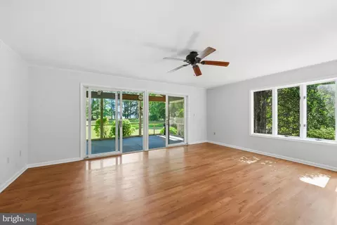 Living - 9251 Mallard Point Ct, Mcdaniel, MD 21647 photo 2 of 8