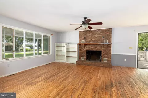 Living - 25911 River Rd, Newcomb, MD 21653 photo 1 of 2