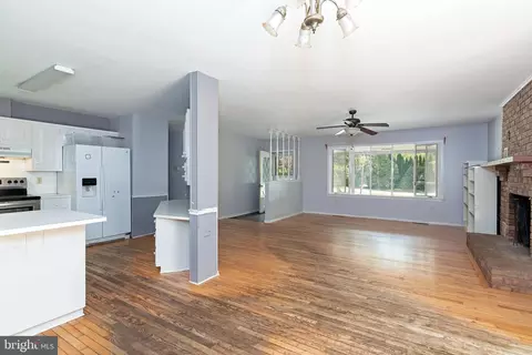 Living - 25911 River Rd, Newcomb, MD 21653 photo 2 of 2