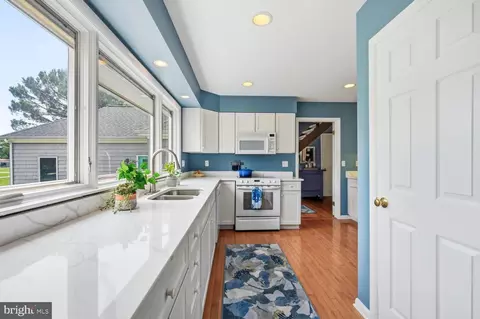 Kitchen - 5480 Windward Dr, Tilghman, MD 21671 photo 3 of 4