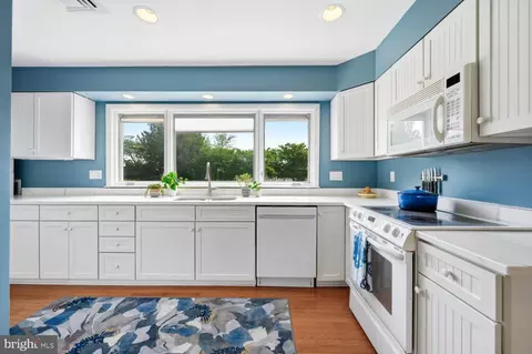 Kitchen - 5480 Windward Dr, Tilghman, MD 21671 photo 2 of 4