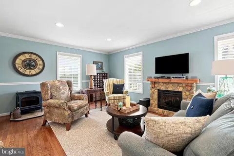 Living - 6280 Bellevue Rd, Royal Oak, MD 21662 photo 3 of 3