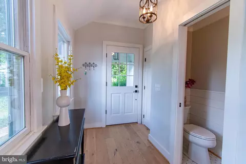 Entry Way - 1002 Wades Farm Ln, Mcdaniel, MD 21647 photo 3 of 9