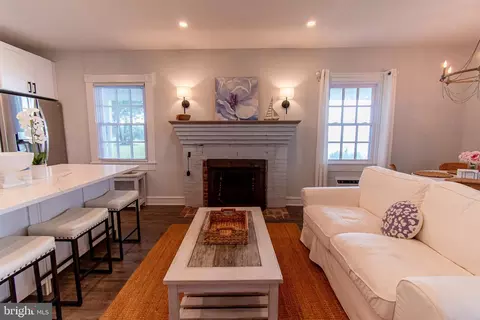 Living - 1002 Wades Farm Ln, Mcdaniel, MD 21647 photo 4 of 4