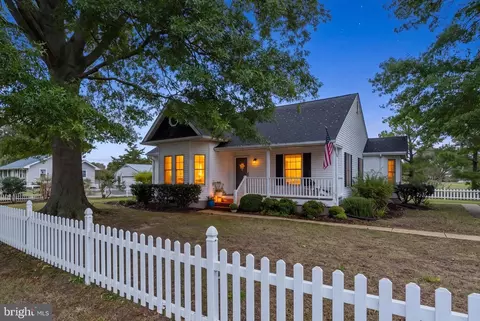 105 Pier St E, Oxford, MD 21654