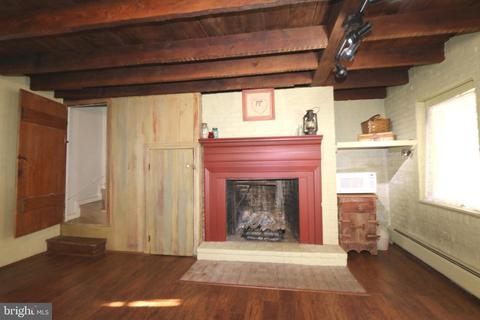 24 E Water St, Smithsburg, MD 21783 photo 4