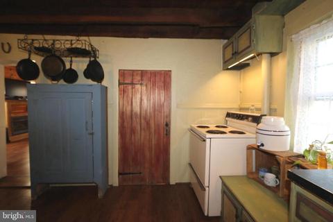 24 E Water St, Smithsburg, MD 21783 photo 5