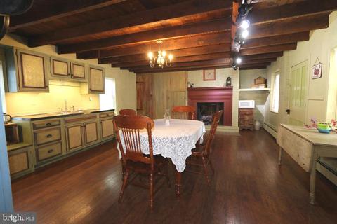 24 E Water St, Smithsburg, MD 21783 photo 3