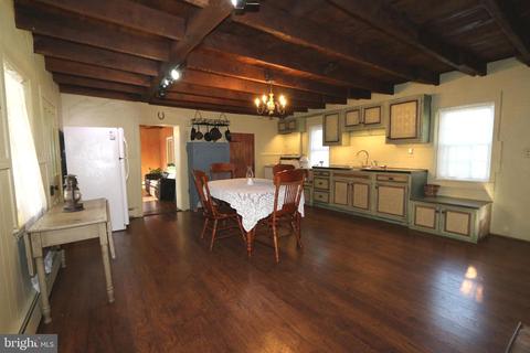 24 E Water St, Smithsburg, MD 21783 photo 6