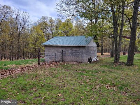 3045 Mann Rd, Hancock, MD 21750 photo 9