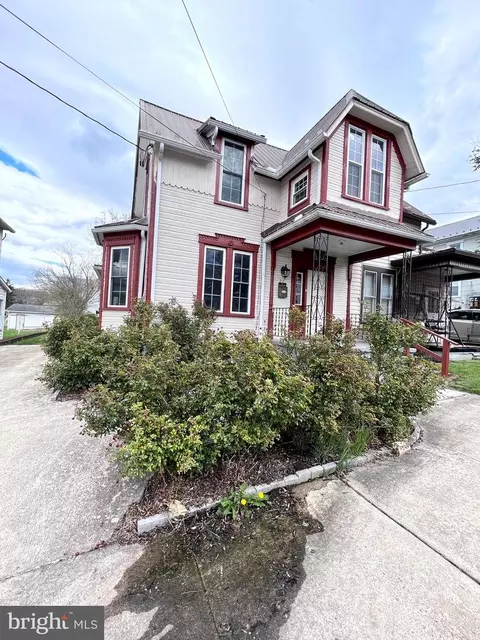 22 W High St, Hancock, MD 21750