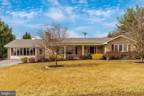 18 Springfield Ln, Williamsport, MD 21795