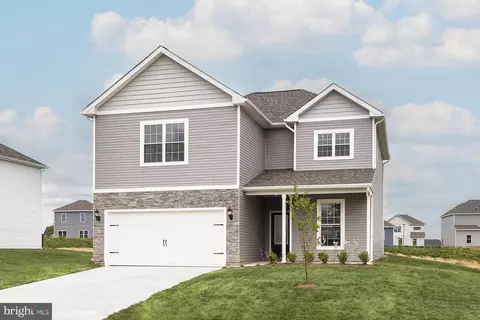9907 Roulette Dr, Hagerstown, MD 21740