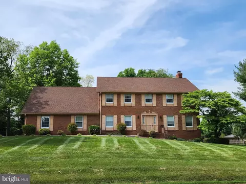 1926 Applewood Dr, Hagerstown, MD 21740