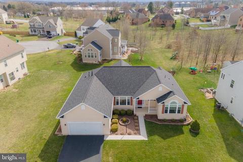 13635 Corello Dr, Hagerstown, MD 21742