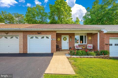 18034 Putter Dr, Hagerstown, MD 21740
