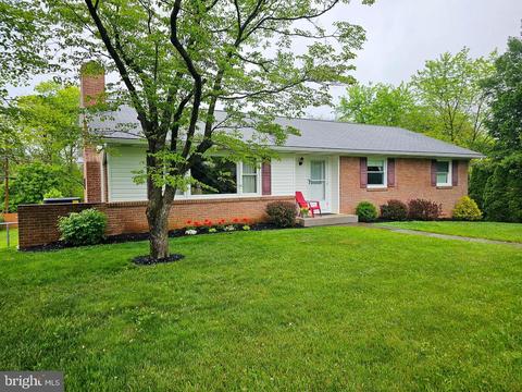 13637 Donnybrook Dr N, Hagerstown, MD 21742