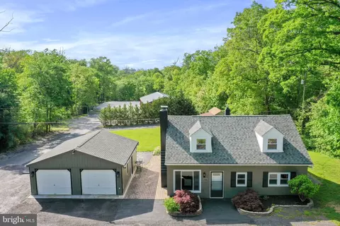 9920 Crystal Falls Dr, Hagerstown, MD 21740