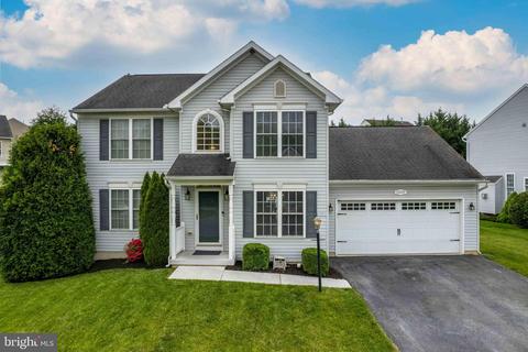 10237 Stagecoach Dr, Hagerstown, MD 21740