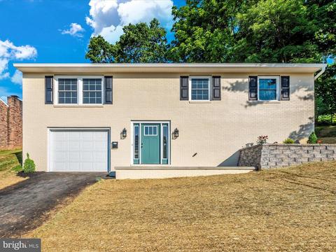 10910 Tennebrook Rd, Hagerstown, MD 21740