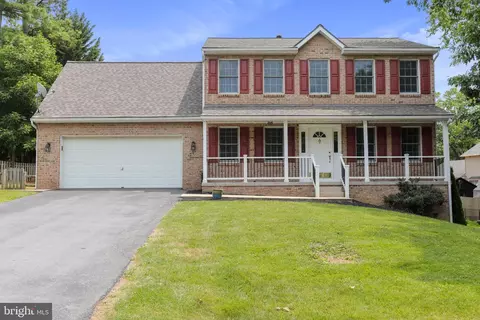 10509 Hershey Dr, Williamsport, MD 21795