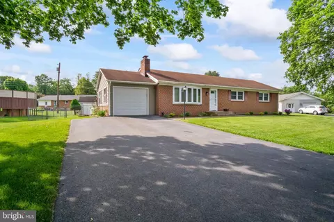 19801 Scott Hill Dr, Hagerstown, MD 21742