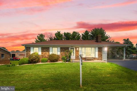 22112 Pikeside Dr, Smithsburg, MD 21783