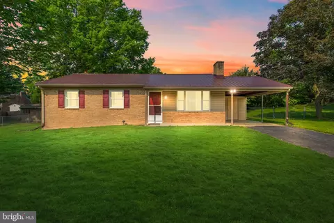 17600 Forest Glen Cir, Hagerstown, MD 21740