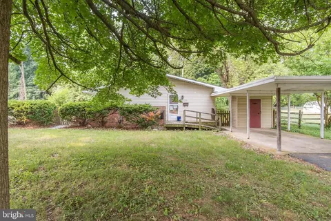 1131 Outer Dr, Hagerstown, MD 21742