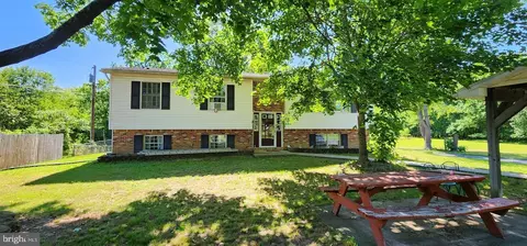 16923 Shinham Rd, Hagerstown, MD 21740