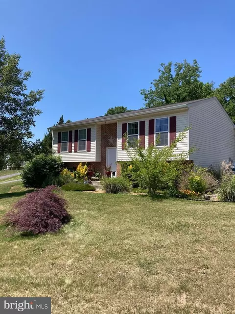 17000 Newcastle Ct, Williamsport, MD 21795