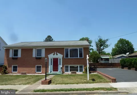 445 Stratford Ave, Hagerstown, MD 21740