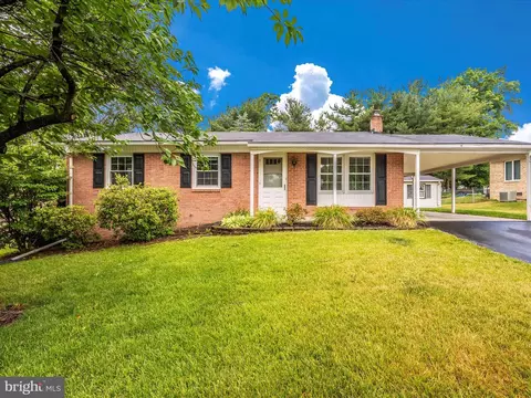 10710 Clinton Ave, Hagerstown, MD 21740