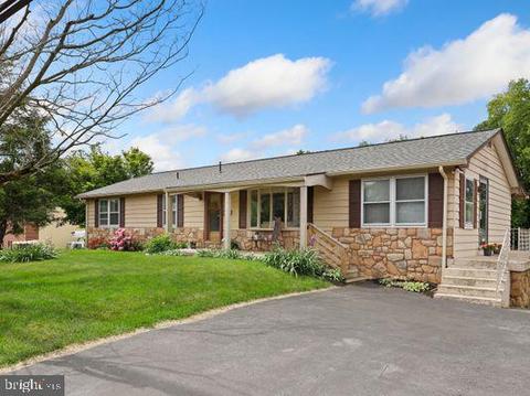 1039 Mount Aetna Rd, Hagerstown, MD 21740