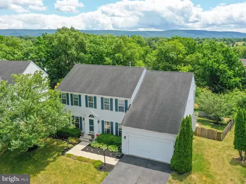 11121 Suffolk Dr, Hagerstown, MD 21742