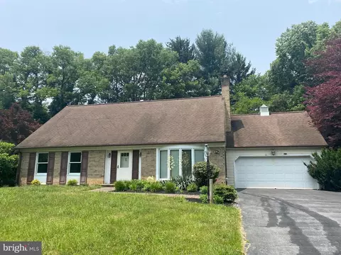 13118 Woodburn Dr, Hagerstown, MD 21742