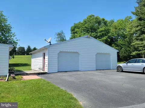 22518 Cave Hill Rd, Smithsburg, MD 21783 photo 2