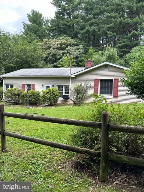 18316 Hemlock Ln, Sharpsburg, MD 21782