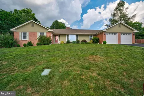 13521 Spring Hill Dr, Hagerstown, MD 21742
