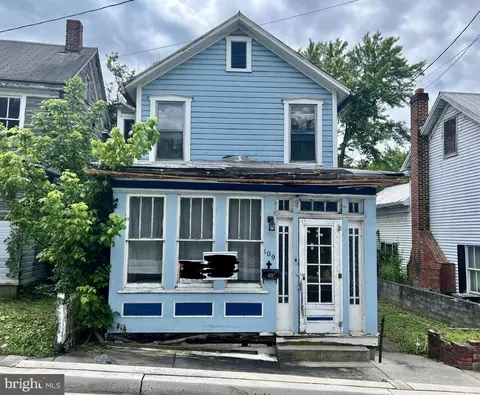 109 E Main St, Hancock, MD 21750