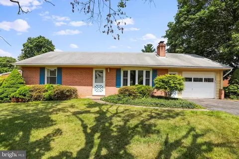 11902 Greenhill Dr, Hagerstown, MD 21742