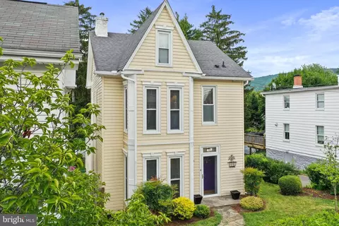 27 S Main St, Smithsburg, MD 21783
