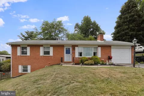 19834 Scott Hill Dr, Hagerstown, MD 21742