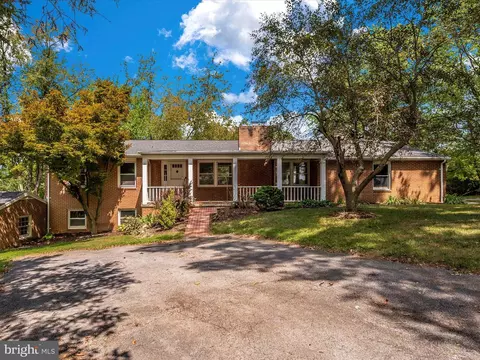 21610 Horseshoe Ln, Hagerstown, MD 21742