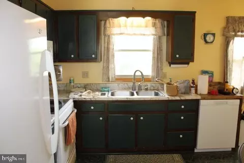 25528 Warren Ave, Cascade, MD 21719 photo 3